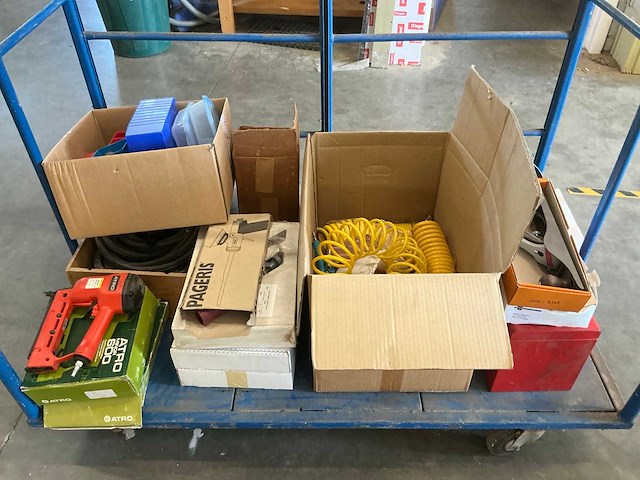 Diverse onderdelen, gereedschappen en accessoires - afbeelding 1 van  13