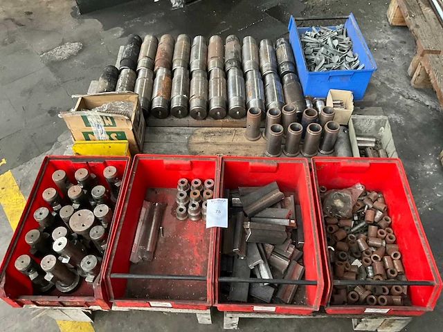 Diverse onderdelen, gereedschappen en accessoires - afbeelding 1 van  11