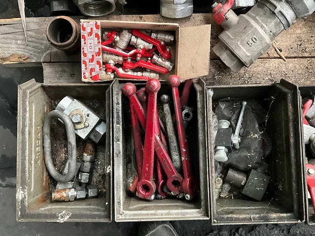 Diverse onderdelen, gereedschappen en accessoires - afbeelding 15 van  24