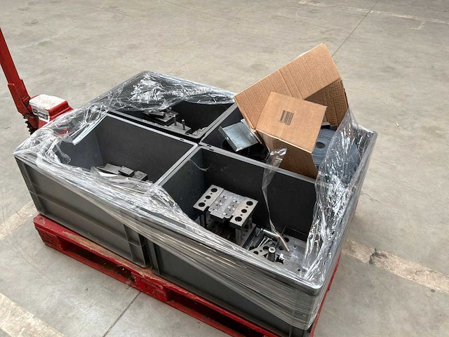 Diverse onderdelen metaalbewerkingmachines - afbeelding 1 van  2