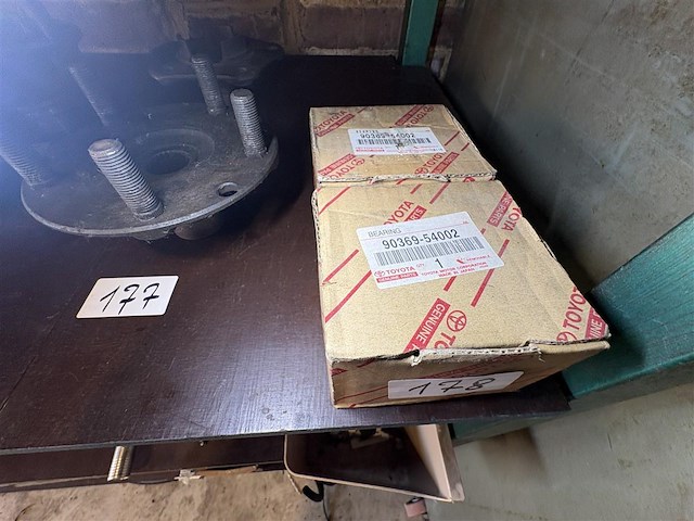 Diverse onderdelen toyota - afbeelding 1 van  4