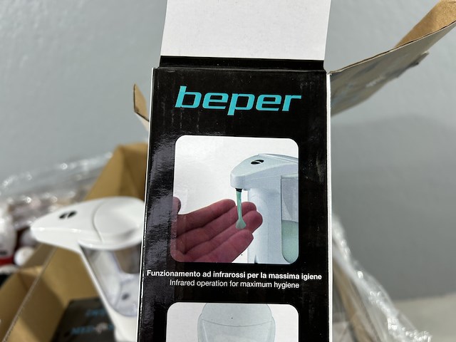 Diverse ontsmettingsproducten (14x12l) + handvrije pompjes (+/-25st)… - afbeelding 5 van  16