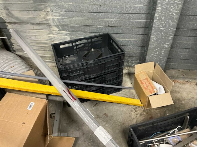 Diverse opbergrekken met inhoud (4x) - afbeelding 10 van  26