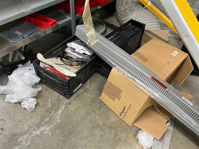 Diverse opbergrekken met inhoud (4x) - afbeelding 11 van  26