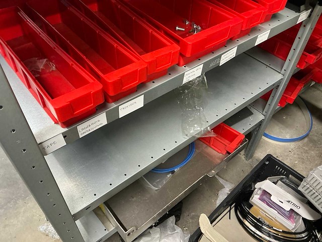 Diverse opbergrekken met inhoud (4x) - afbeelding 17 van  26