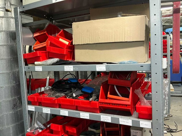 Diverse opbergrekken met inhoud (4x) - afbeelding 19 van  26