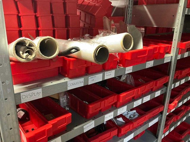 Diverse opbergrekken met inhoud (4x) - afbeelding 21 van  26