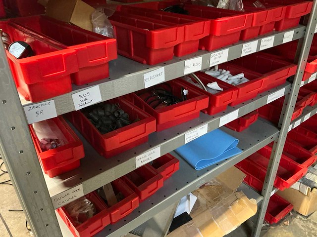 Diverse opbergrekken met inhoud (4x) - afbeelding 22 van  26