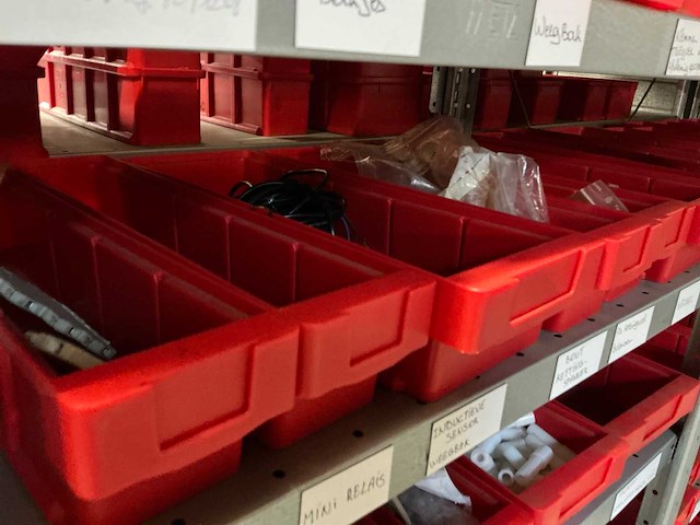 Diverse opbergrekken met inhoud (4x) - afbeelding 26 van  26