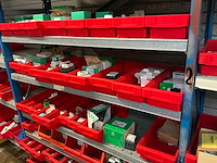 Diverse opbergrekken met inhoud diversen (4x) en opbergkasten (2x) - afbeelding 4 van  34