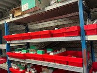 Diverse opbergrekken met inhoud diversen (4x) en opbergkasten (2x) - afbeelding 5 van  34