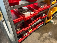 Diverse opbergrekken met inhoud diversen (4x) en opbergkasten (2x) - afbeelding 6 van  34