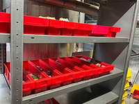 Diverse opbergrekken met inhoud diversen (4x) en opbergkasten (2x) - afbeelding 11 van  34