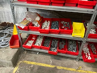 Diverse opbergrekken met inhoud diversen (4x) en opbergkasten (2x) - afbeelding 13 van  34