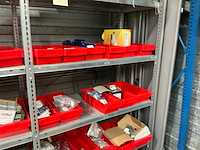 Diverse opbergrekken met inhoud diversen (4x) en opbergkasten (2x) - afbeelding 15 van  34