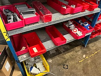 Diverse opbergrekken met inhoud diversen (4x) en opbergkasten (2x) - afbeelding 18 van  34