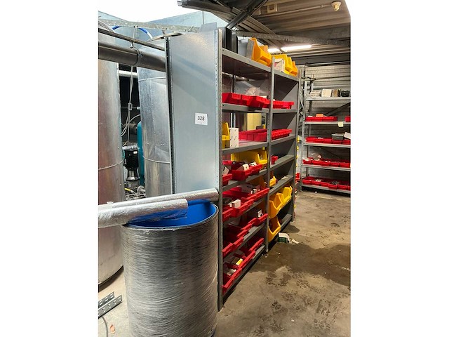 Diverse opbergrekken met inhoud diversen (4x) en opbergkasten (2x) - afbeelding 12 van  34