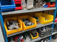 Diverse opbergrekken met inhoud diversen (4x) en opbergkasten (2x) - afbeelding 24 van  34