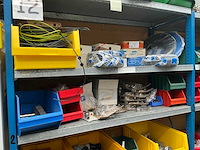 Diverse opbergrekken met inhoud diversen (4x) en opbergkasten (2x) - afbeelding 25 van  34