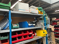 Diverse opbergrekken met inhoud diversen (4x) en opbergkasten (2x) - afbeelding 26 van  34