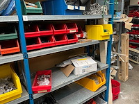 Diverse opbergrekken met inhoud diversen (4x) en opbergkasten (2x) - afbeelding 27 van  34