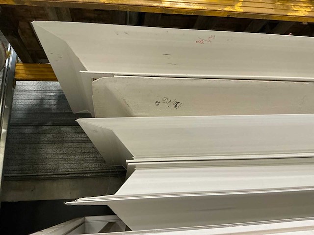 Diverse opzetstukken, kaders en koepelverhogingen (18x) - afbeelding 8 van  9