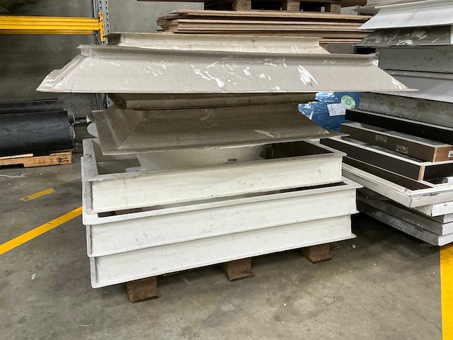 Diverse opzetstukken, kaders en koepelverhogingen (22x) - afbeelding 1 van  10