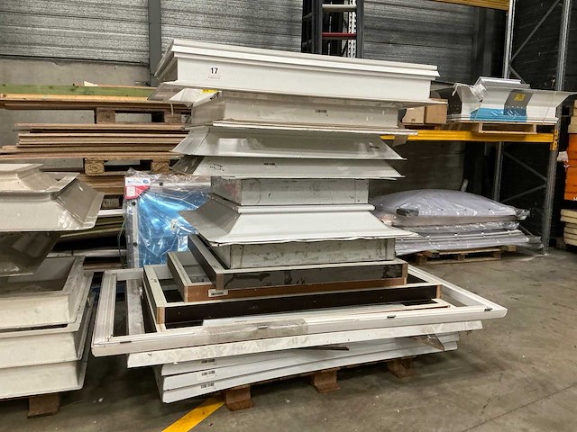 Diverse opzetstukken, kaders en koepelverhogingen (22x) - afbeelding 3 van  10