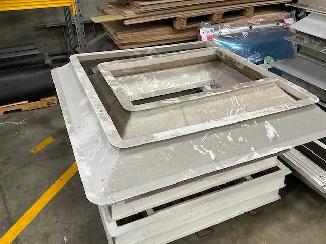 Diverse opzetstukken, kaders en koepelverhogingen (22x) - afbeelding 4 van  10