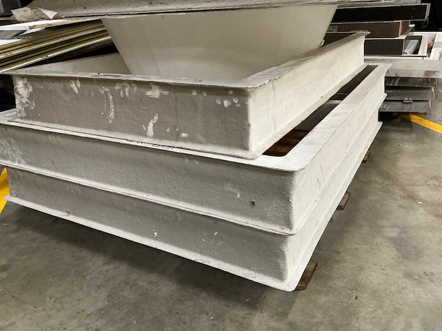 Diverse opzetstukken, kaders en koepelverhogingen (22x) - afbeelding 5 van  10