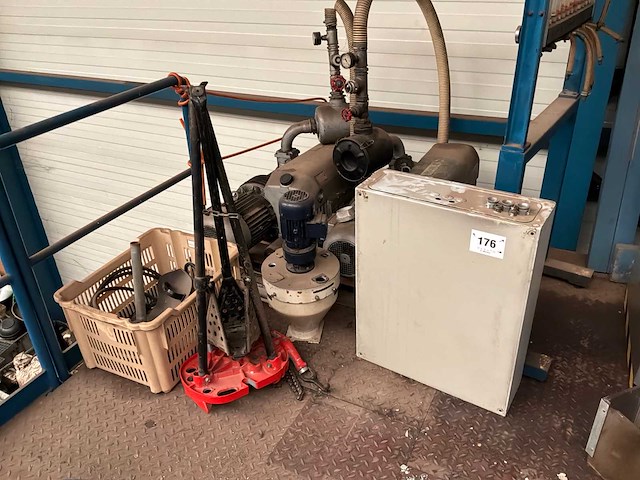 Diverse oude machineonderdelen - afbeelding 3 van  5
