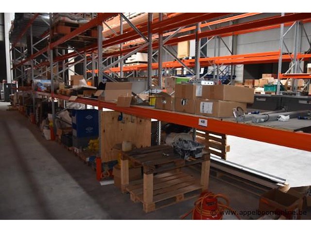 Diverse partij aannemersmaterialen wo. ophangbeugels - afbeelding 1 van  7