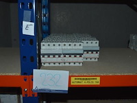 Diverse partij automaten, 4-polig 16a, werking niet gekend - afbeelding 1 van  1