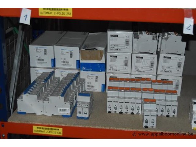 Diverse partij automaten, chint, v-tec, hager, wo. nxb-63, nlb8-c632-6-tc, mcn116, werking niet gekend - afbeelding 2 van  3