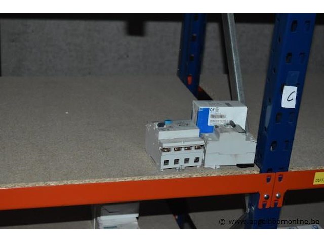 Diverse partij automaten, chint, v-tec, hager, wo. nxb-63, nlb8-c632-6-tc, mcn116, werking niet gekend - afbeelding 3 van  3