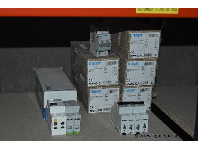 Diverse partij automaten en aardlekschakelaars, hager, wo. mwn240a, werking niet gekend - afbeelding 2 van  4