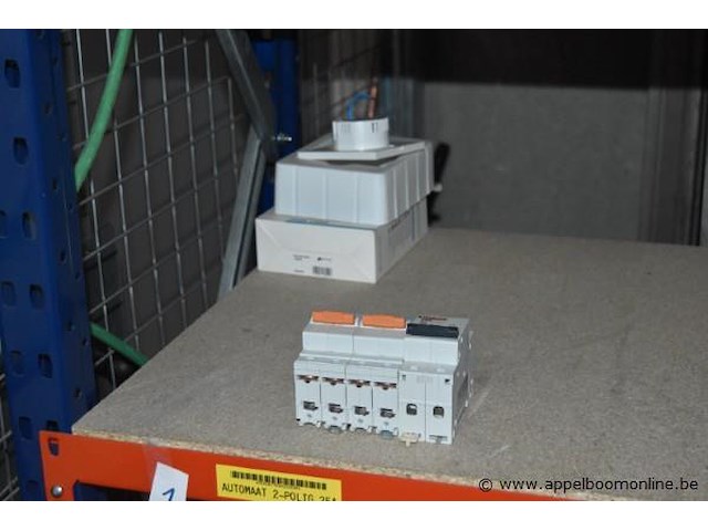 Diverse partij automaten en aardlekschakelaars, hager, wo. mwn240a, werking niet gekend - afbeelding 4 van  4