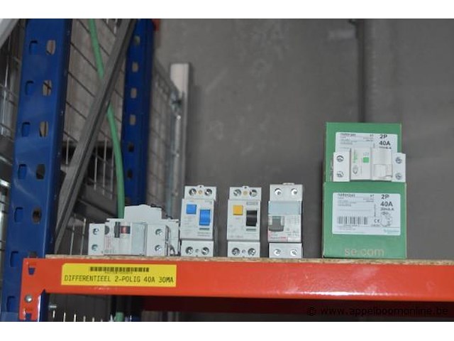 Diverse partij automaten en differentieelschakelaars, schneider electric, eaton, abb, wo. 2-polig, 40a, 30ma, werking niet gekend - afbeelding 3 van  4
