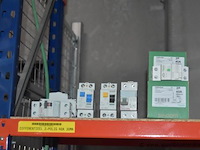 Diverse partij automaten en differentieelschakelaars, schneider electric, eaton, abb, wo. 2-polig, 40a, 30ma, werking niet gekend - afbeelding 3 van  4