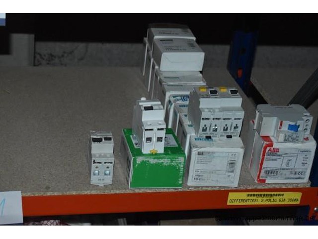 Diverse partij elektrische componenten, wo. differentieel 2-polig 63a 30ma, werking niet gekend - afbeelding 2 van  3