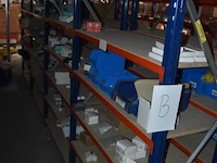 Diverse partij elektrische installatiematerialen en netwerkapparatuur, diverse merken, wo. niko, tp-link en schneider electric, werking niet gekend - afbeelding 1 van  4