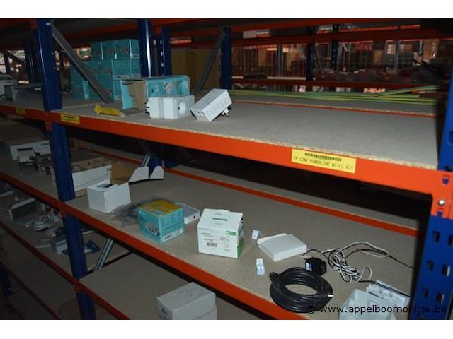 Diverse partij elektrische installatiematerialen en netwerkapparatuur, diverse merken, wo. niko, tp-link en schneider electric, werking niet gekend - afbeelding 2 van  4