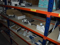 Diverse partij elektrische installatiematerialen en netwerkapparatuur, diverse merken, wo. niko, tp-link en schneider electric, werking niet gekend - afbeelding 3 van  4