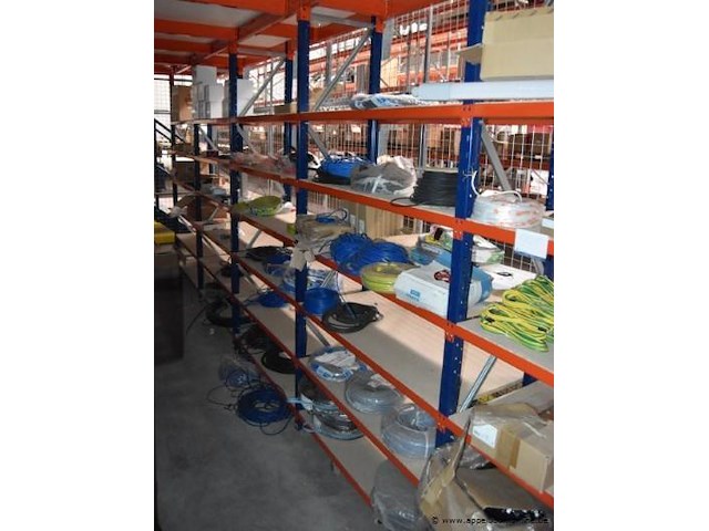 Diverse partij elektrische kabels en componenten - afbeelding 1 van  5