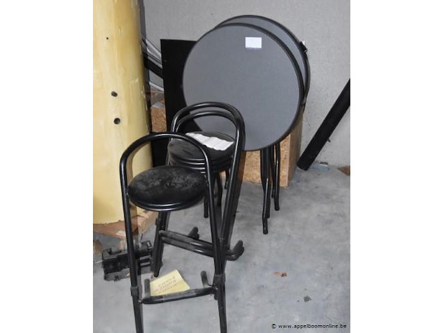 Diverse partij klaptafels en barkrukken - afbeelding 1 van  1