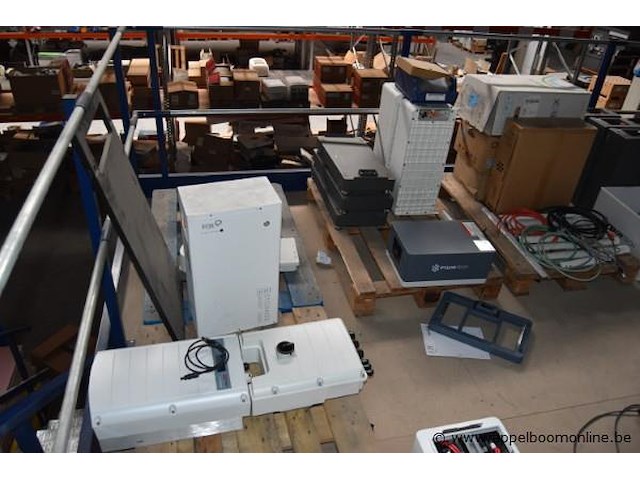 Diverse partij omvormers en batterijmodules, wo. pylontech, foxess, solax power, werking niet gekend - afbeelding 2 van  4