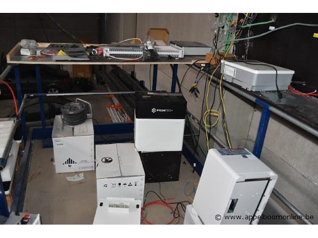 Diverse partij omvormers en batterijmodules, wo. pylontech, foxess, solax power, werking niet gekend - afbeelding 4 van  4