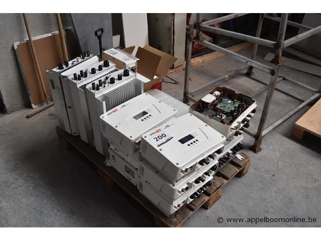 Diverse partij omvormers, solaredge, wo. hd-wave, werking niet gekend - afbeelding 1 van  2