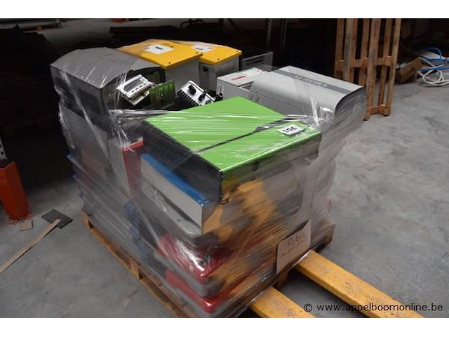 Diverse partij omvormers, werking niet gekend - afbeelding 1 van  3