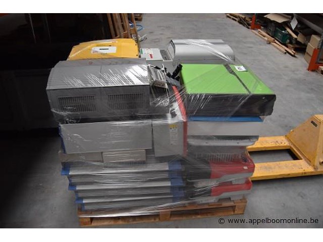 Diverse partij omvormers, werking niet gekend - afbeelding 2 van  3